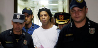 Ronaldinho sale de prisión - Noticiero de Venezuela