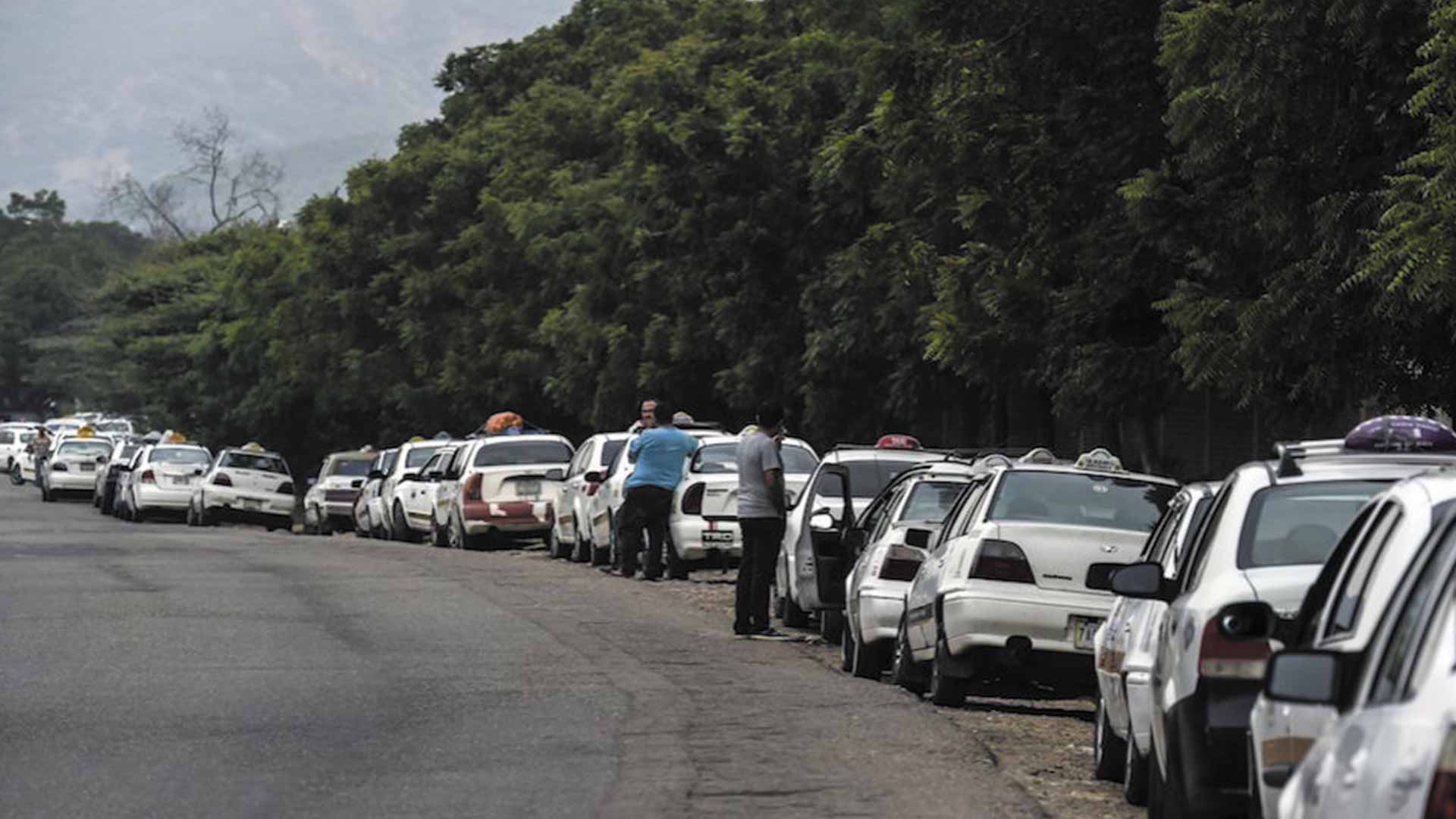colas por gasolina en carabobo - Noticiero de Venezuela