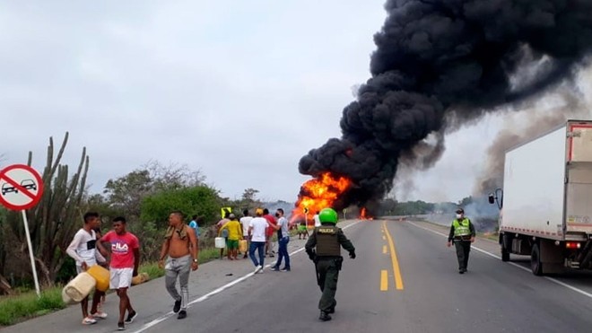 explota camión de gasolina en Colombia - NDV