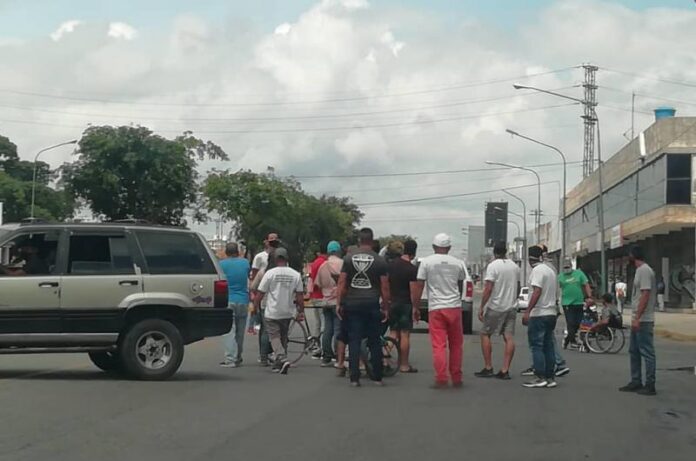 Chóferes trancan avenida Libertador - NDV
