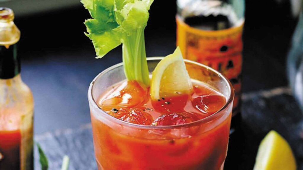 Cómo hacer un Bloody Mary, el coctel que viajó de París a New York