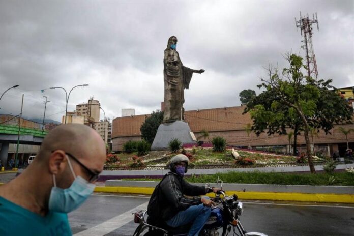 Venezuela supera por tercer día su récord de casos - noticiero de Venezuela