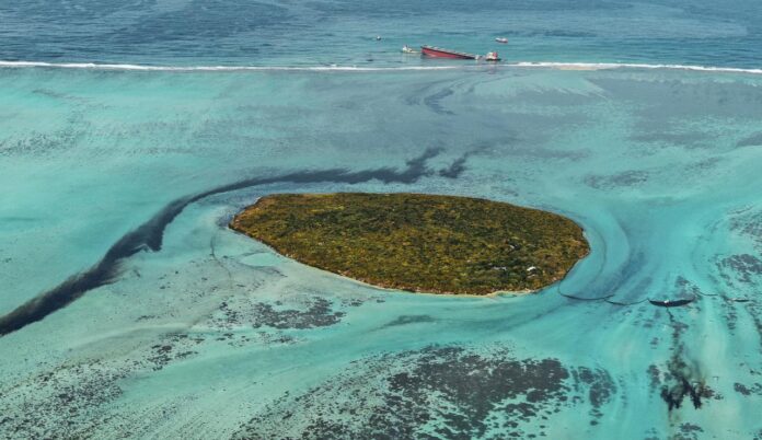 vertido de fuel en isla de Mauricio - NDV