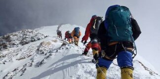 150 escaladores en el Everest