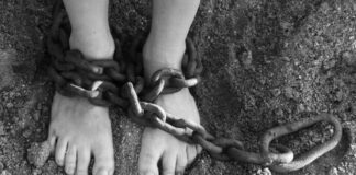Detienen a mujer por encadenar a su hija de solo 6 años-NDV