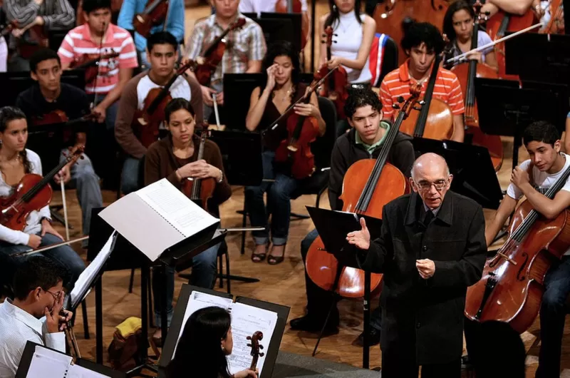 El economista y músico José Antonio Abreu, fallecido en 2018, fundó el Sistema de Orquestas de Venezuela en 1975.