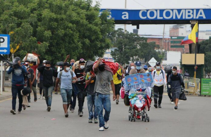 migrantes venezolanos regresando desde Colombia-ndv