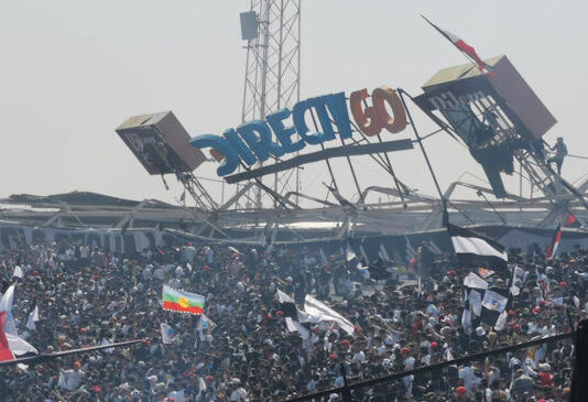 Colapsó techo de estadio en Chile