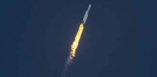 SpaceX lanzó Falcon Heavy