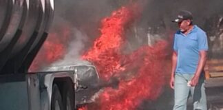 incendio de vehículo en avenida Intercomunal de Turmero-ndv