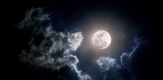 La Luna se aleja de la Tierra - Noticiero de Venezuela