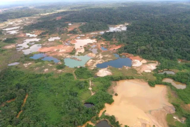 Explotación ilegal de oro en Amazonas
