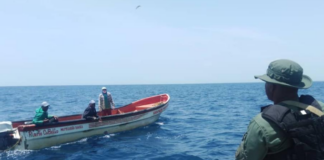 rescatados tres pescadores en Tucacas-ndv