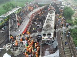 261 muertos por choque de trenes en India-NDV