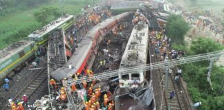 261 muertos por choque de trenes en India-NDV