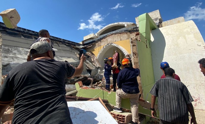 se desploma el techo iglesia del Zulia