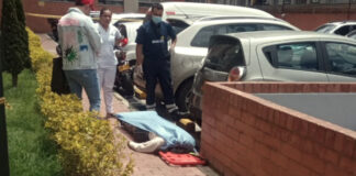 Mujer murió caer de edificio en Bogotá