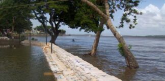 río Orinoco desbordarse en Delta Amacuro