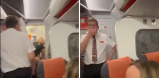 pareja teniendo sexo baño del avión