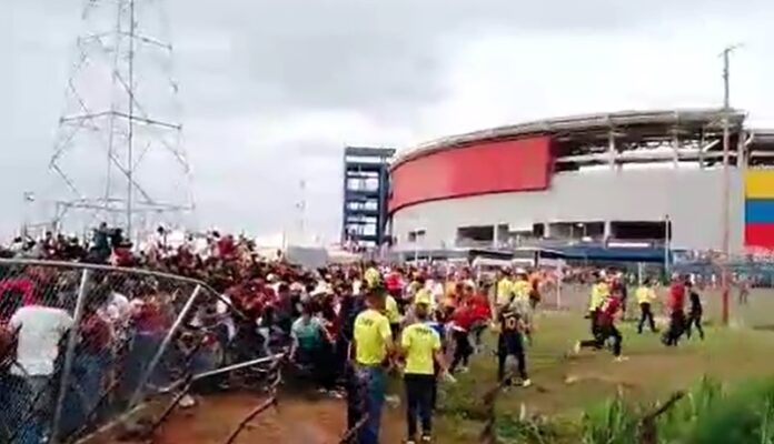 Caos juego de la Vinotinto en Maturín 