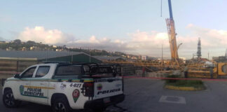 Grúa colapsó en Los Cortijos 