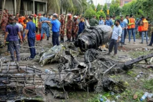 estrelló avión de entrenamiento Bangladés