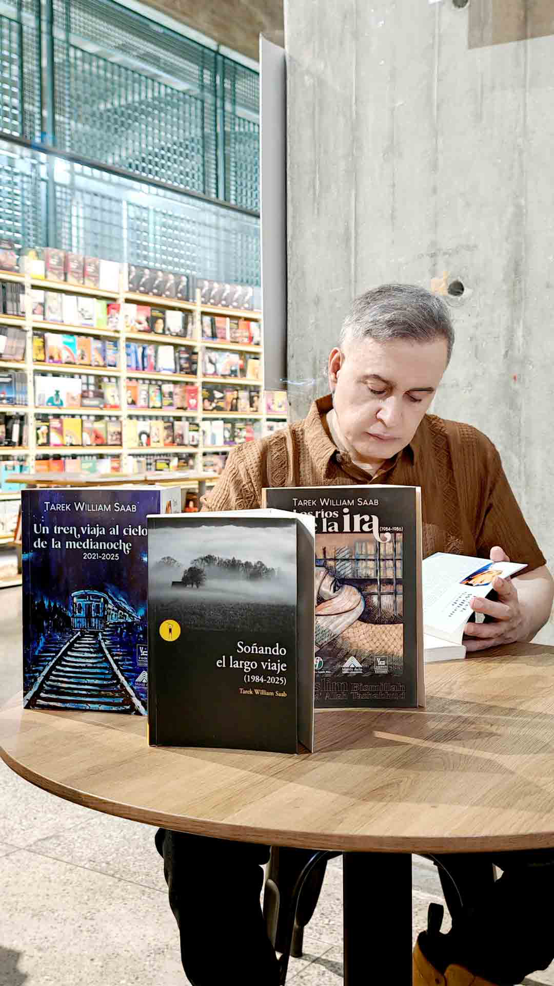 Coloquio de Tarek William Saab